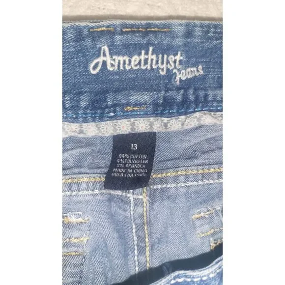 Amethyst Cropped Distressed Jeans Women's Blue EUC sz 13 - Picture 3 of 7